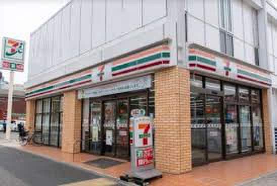 セブンイレブン(コンビニ)まで370m Kwing182