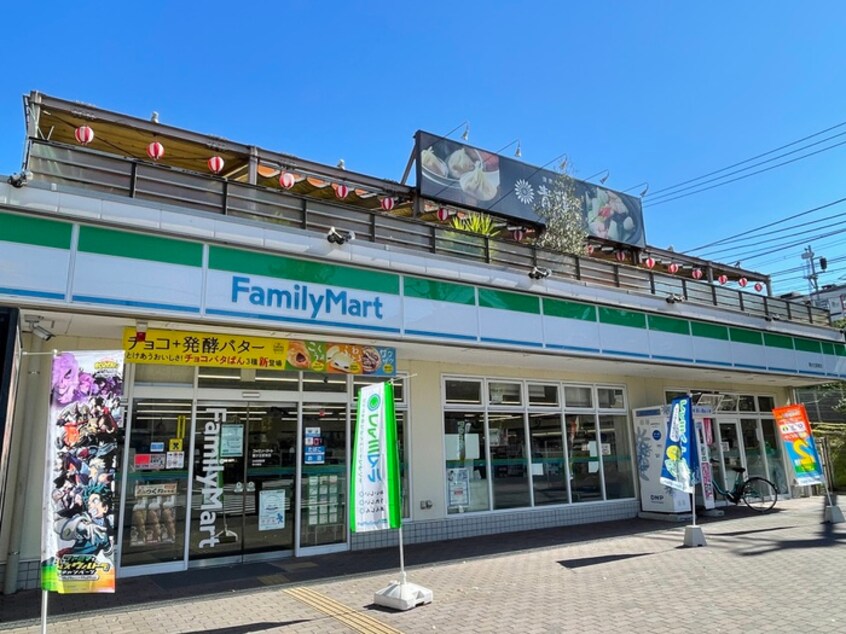 ファミリーマート　藤が丘駅東店(コンビニ)まで569m ウイスタリア５４