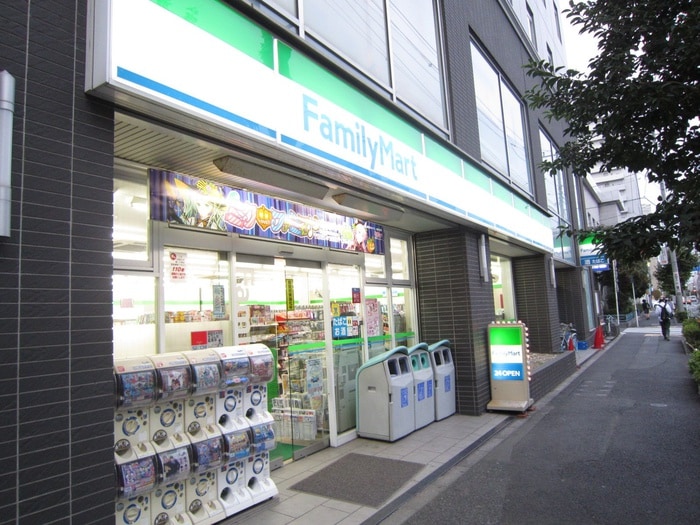 ファミリーマート清澄白河駅前店(コンビニ)まで223m ハイツよつば