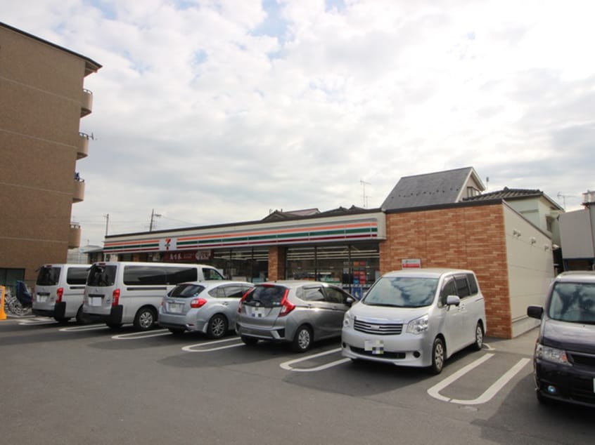 セブンイレブン足立六月店(コンビニ)まで160m 六月町コーポ
