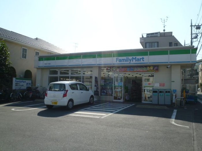 ファミリーマート(コンビニ)まで161m Ｕ．ＵＲＢＡＮ　ＨＩＬＬＳ
