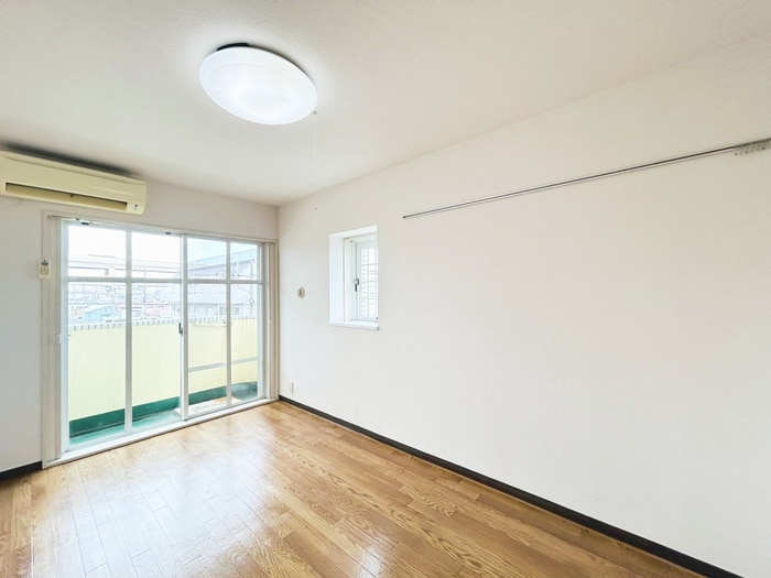 居室 イエローエンバシー