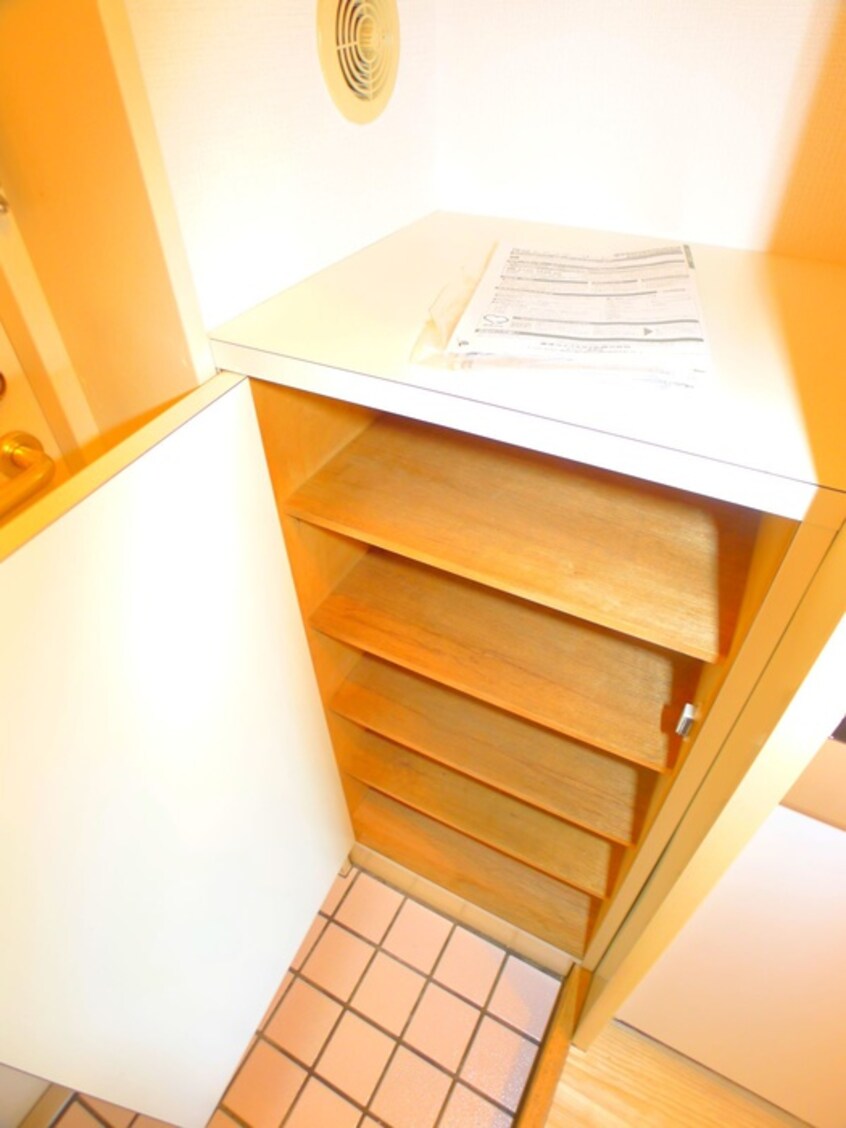 靴箱 イエローエンバシー