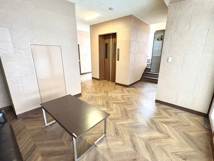 エントランス部分 ファンシービル（302）