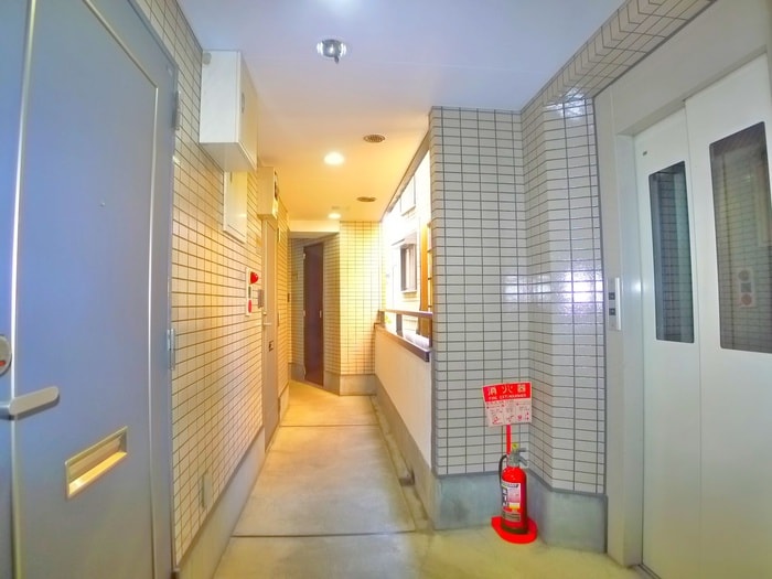 エントランス部分 サニーヒル金子