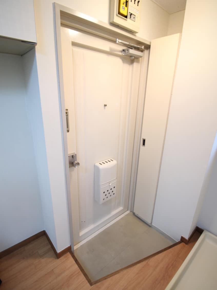 玄関 モンカ－ブワダ