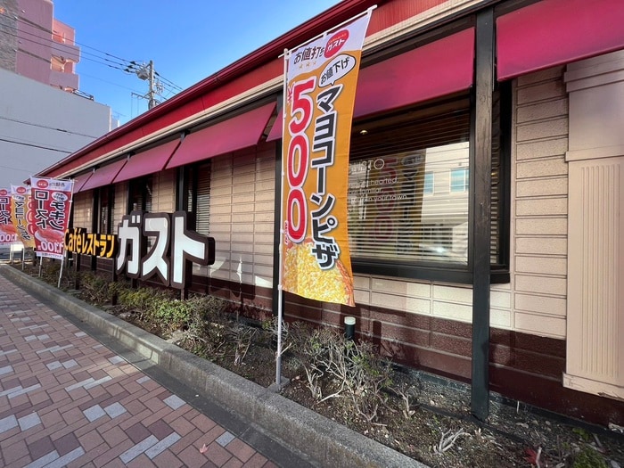 物件(その他飲食（ファミレスなど）)まで358m Ｋ－ＦＬＡＴ