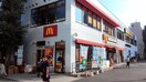 マクドナルド保土ヶ谷駅前店(ファストフード)まで572m ユナイト保土ヶ谷ペレストロイカ