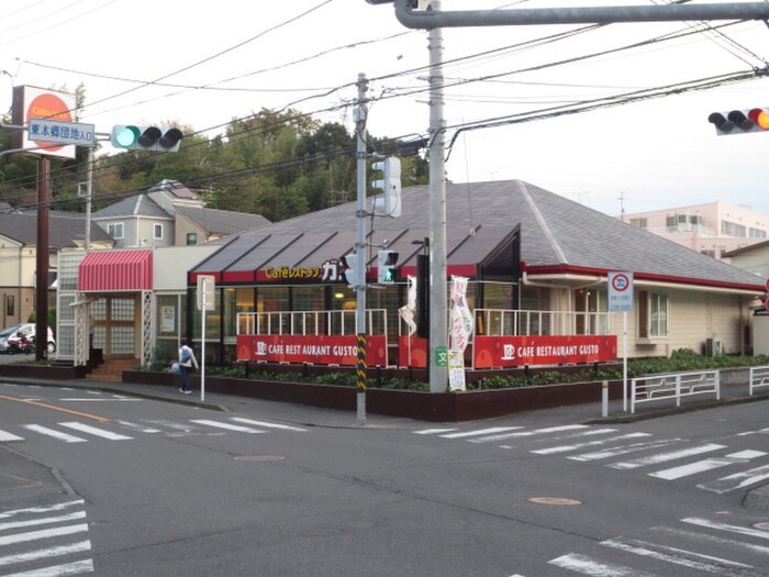 ガスト鴨居店(その他飲食（ファミレスなど）)まで800m ビ－ネストＡ