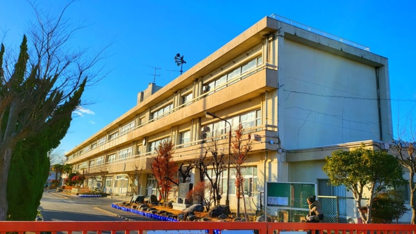 上尾市立東小学校(小学校)まで291m センチュリ－上尾