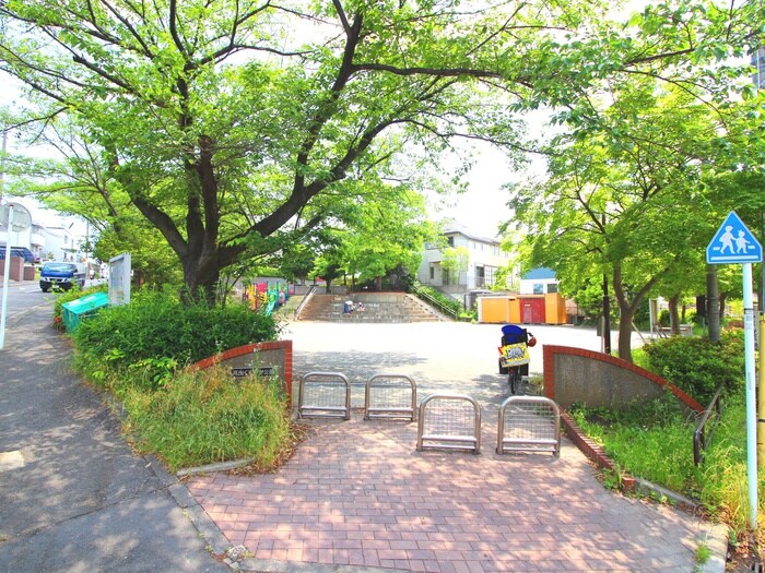 高山くすのき公園(公園)まで133m キャッスル葛ヶ谷