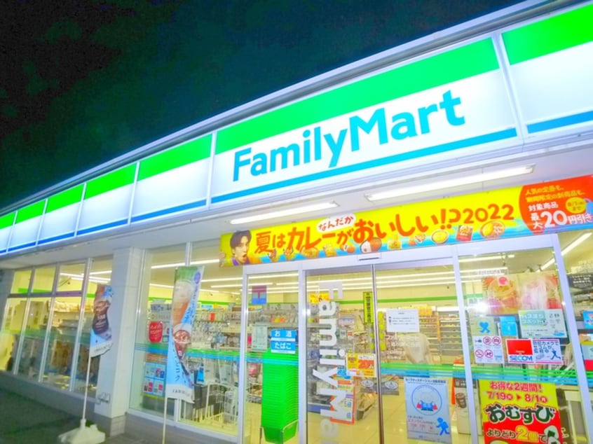 ファミリーマート(コンビニ)まで880m 中台ハイツB棟