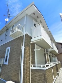 イ－・エム・ヒルズ