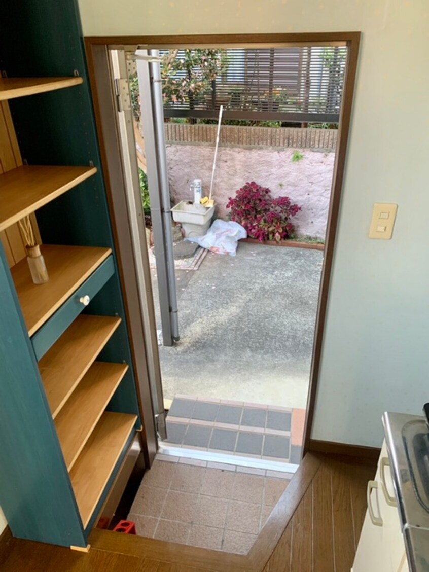 玄関 ルピナス・イースト