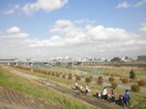 多摩川(公園)まで600m パ－ルメゾン朝日