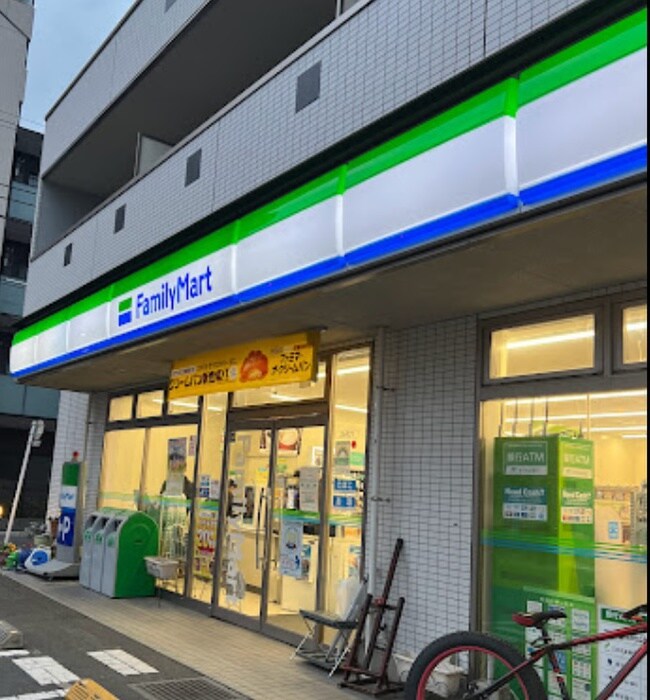 ファミリーマート 早宮四丁目店(コンビニ)まで180m ソルナクレイシア平和台