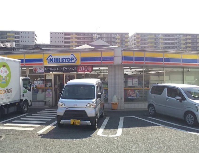 ミニストップ府中是政店(コンビニ)まで250m 花岡マンション