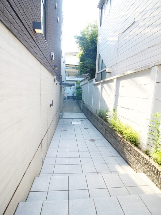 エントランス部分 La Perla Ogikubo