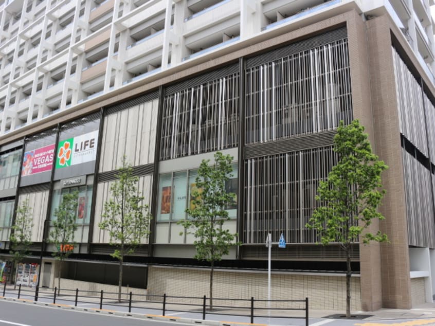 ライフ 京急蒲田駅前店(スーパー)まで351m Ａ・ＺＵＲＹ