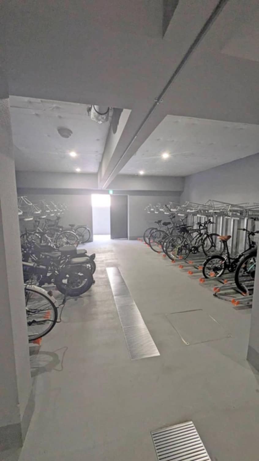 駐輪場 レフィールオーブ代々木