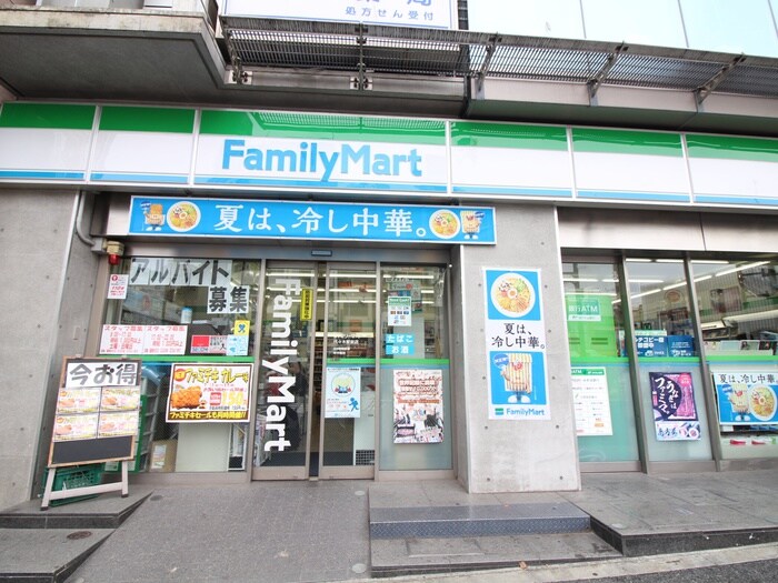 ファミリーマート代々木駅前店(コンビニ)まで270m レフィールオーブ代々木