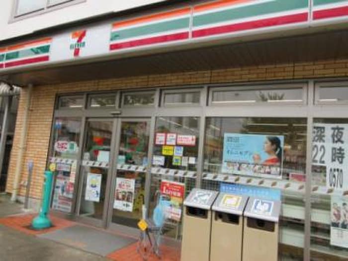 セブンイレブン横浜丸山町店(コンビニ)まで450m ブリリアンス根岸