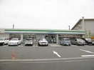 ファミリーマート磯子滝頭三丁目店(コンビニ)まで750m ブリリアンス根岸