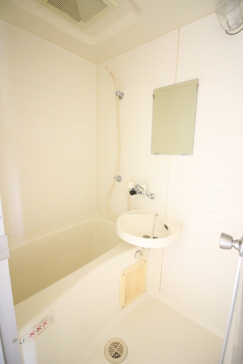 バス／シャワールーム等 キャビン23