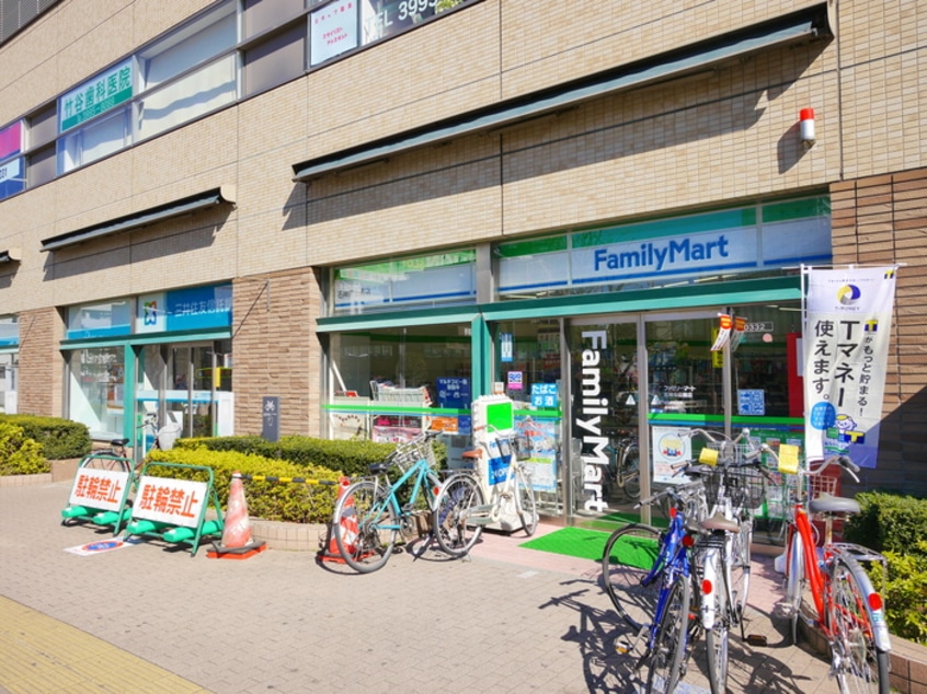 ファミリーマート(コンビニ)まで740m ファミ－ルホ－ム