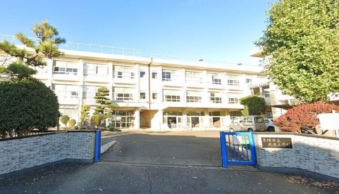 平塚市立岡崎小学校(小学校)まで493m ラヴィ－タ２号
