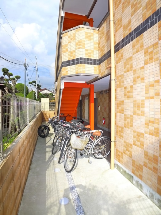 駐輪場 リトルズ幕張町