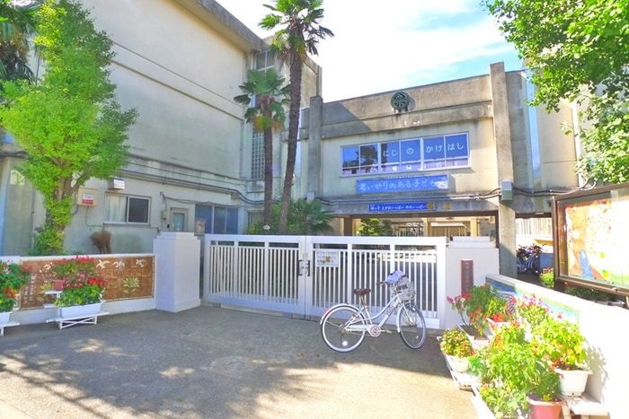 高柳小学校(小学校)まで500m Pear Park　A棟