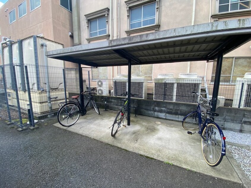 駐輪場 クオーレ