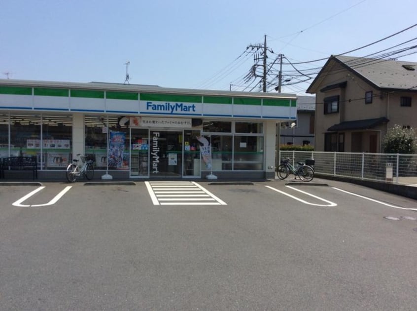 ファミリーマート(コンビニ)まで527m airly