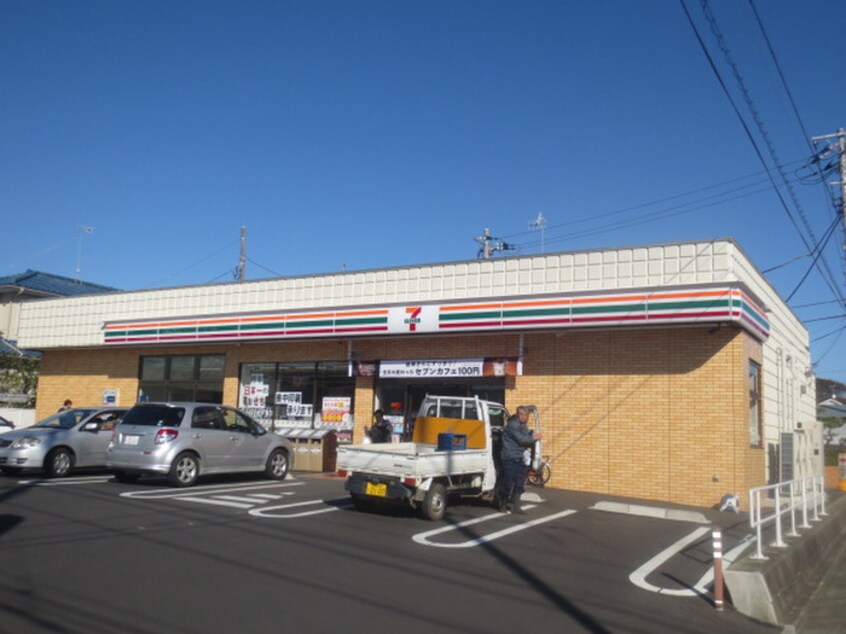 セブン-イレブン 藤沢亀井野４丁目店(コンビニ)まで900m オリエント藤沢六会ハウス(214)