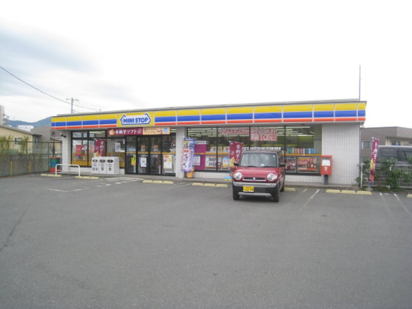 ミニストップ(コンビニ)まで273m ソワメゾン