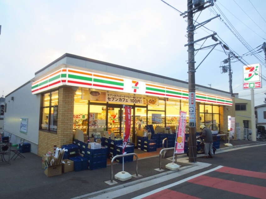 セブンイレブン菊名３丁目店(コンビニ)まで229m ラクシュミーkikuna