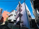 河野マンションの外観