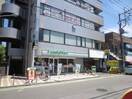 駅前コンビニ(コンビニ)まで220m オ－ク・ヴィラ－ジュ１４１