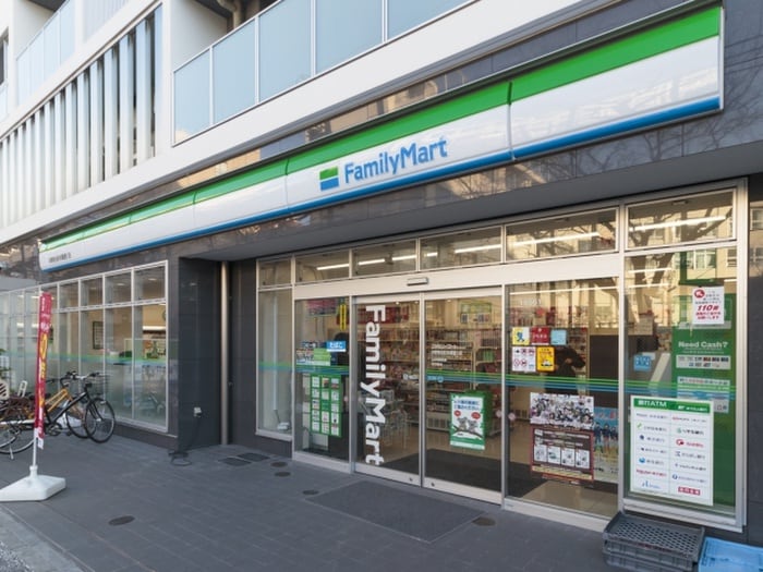 ファミリーマート 中野弥生町本郷通り店(コンビニ)まで19m styles.N