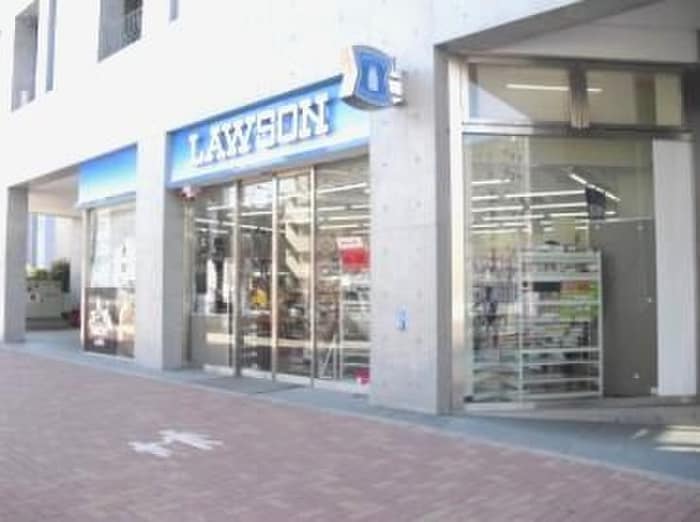 ローソン 中野本町二丁目店(コンビニ)まで161m styles.N