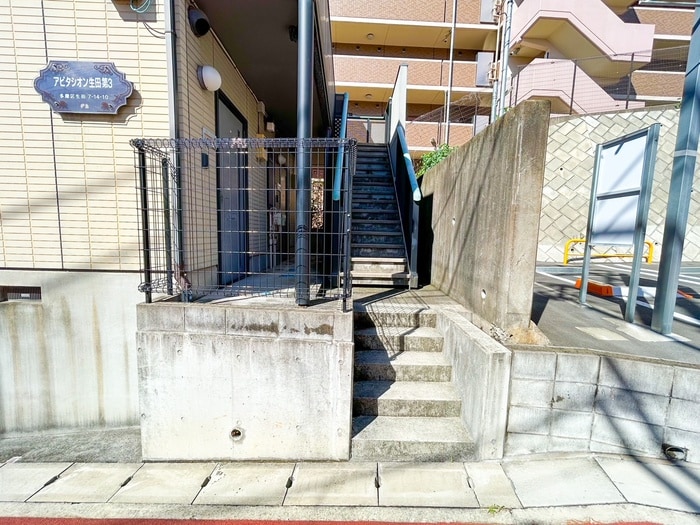 エントランス部分 アビタシオン生田第３