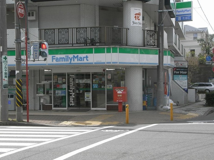 ファミリーマート(コンビニ)まで304m グランドソレーユB棟