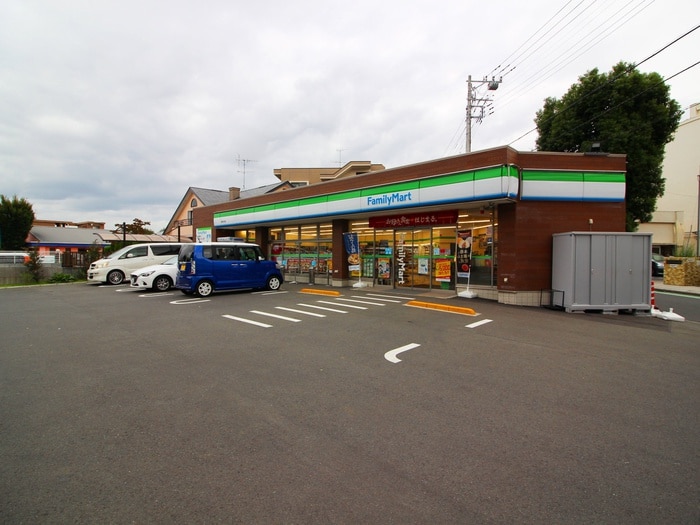 ファミリーマート(コンビニ)まで750m リブリ・瀬谷