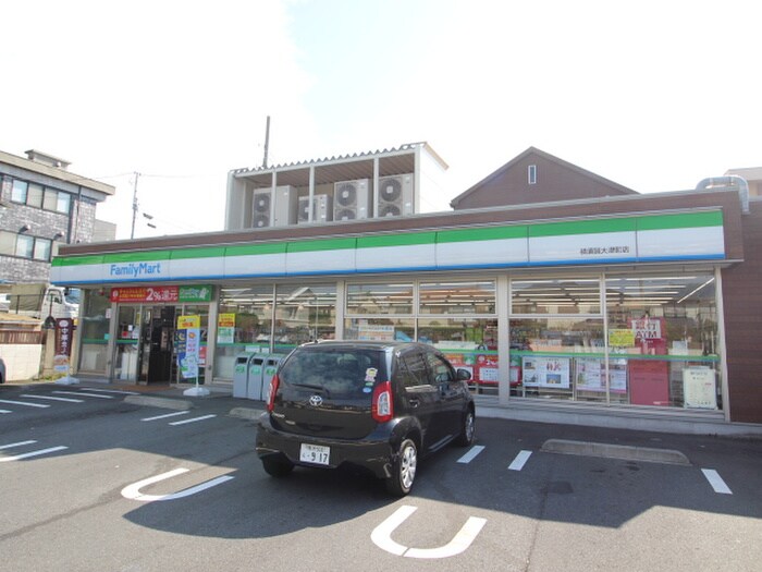 ファミリーマート　横須賀大津店(コンビニ)まで501m カサフェニックス