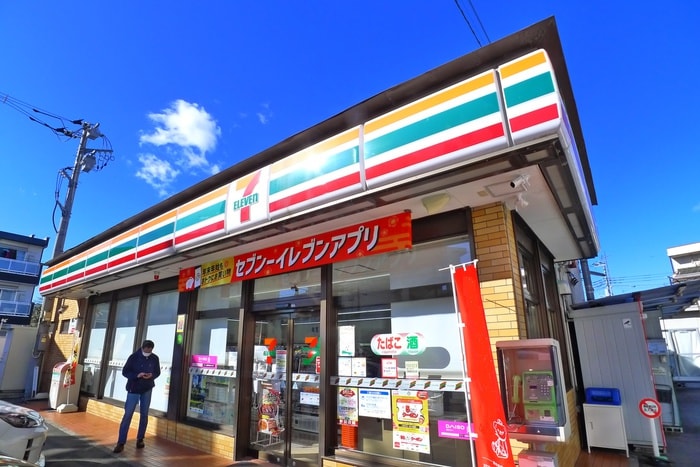セブンイレブン(コンビニ)まで200m サンライズハウス