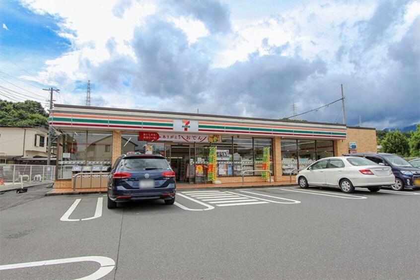 セブンイレブン小田原多古店(コンビニ)まで600m テラスハウスセンチュリ－