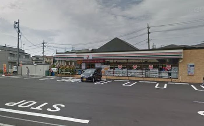 セブン‐イレブン 秦野鶴巻南4丁目店(コンビニ)まで70m モデルノ・カーサ