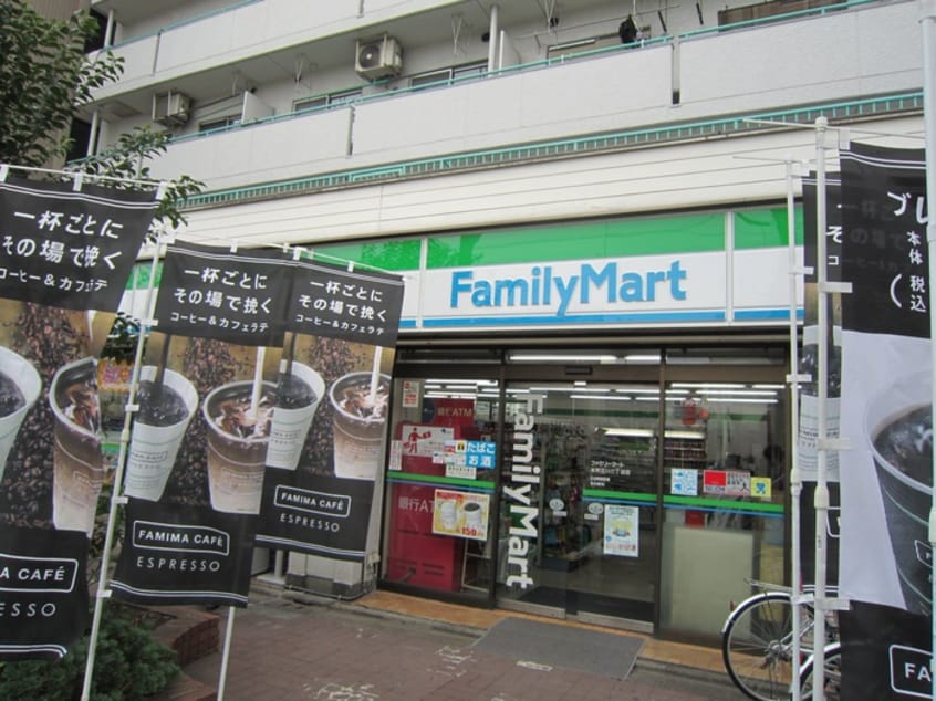 ファミリーマート(コンビニ)まで157m レジデンス菊川スクエア