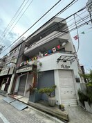 第四あら川ビルの外観
